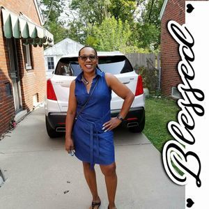 Meet your Posher, Yvette